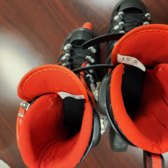 Kids Inline Skates - Black and Red - Picture 11 of 12